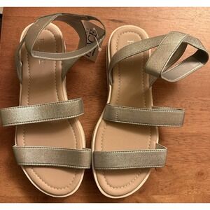 The Children's Place Girls‎ Ankle Strap Sandals Silver Size 3 NWT